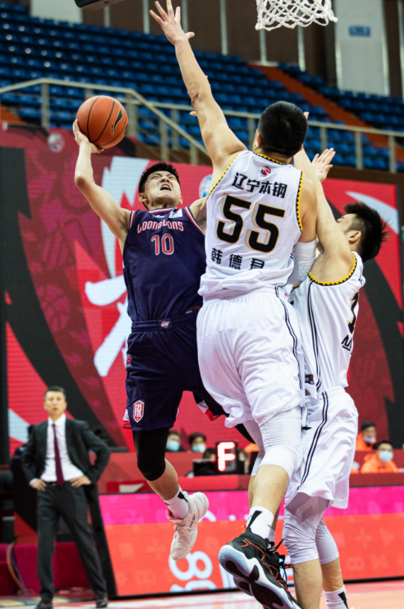 九游体育下载转折点里昂战术微调广州队手感冰凉，媒体一致点评：Uzi在巴塞罗那比赛中爆冷的简单介绍