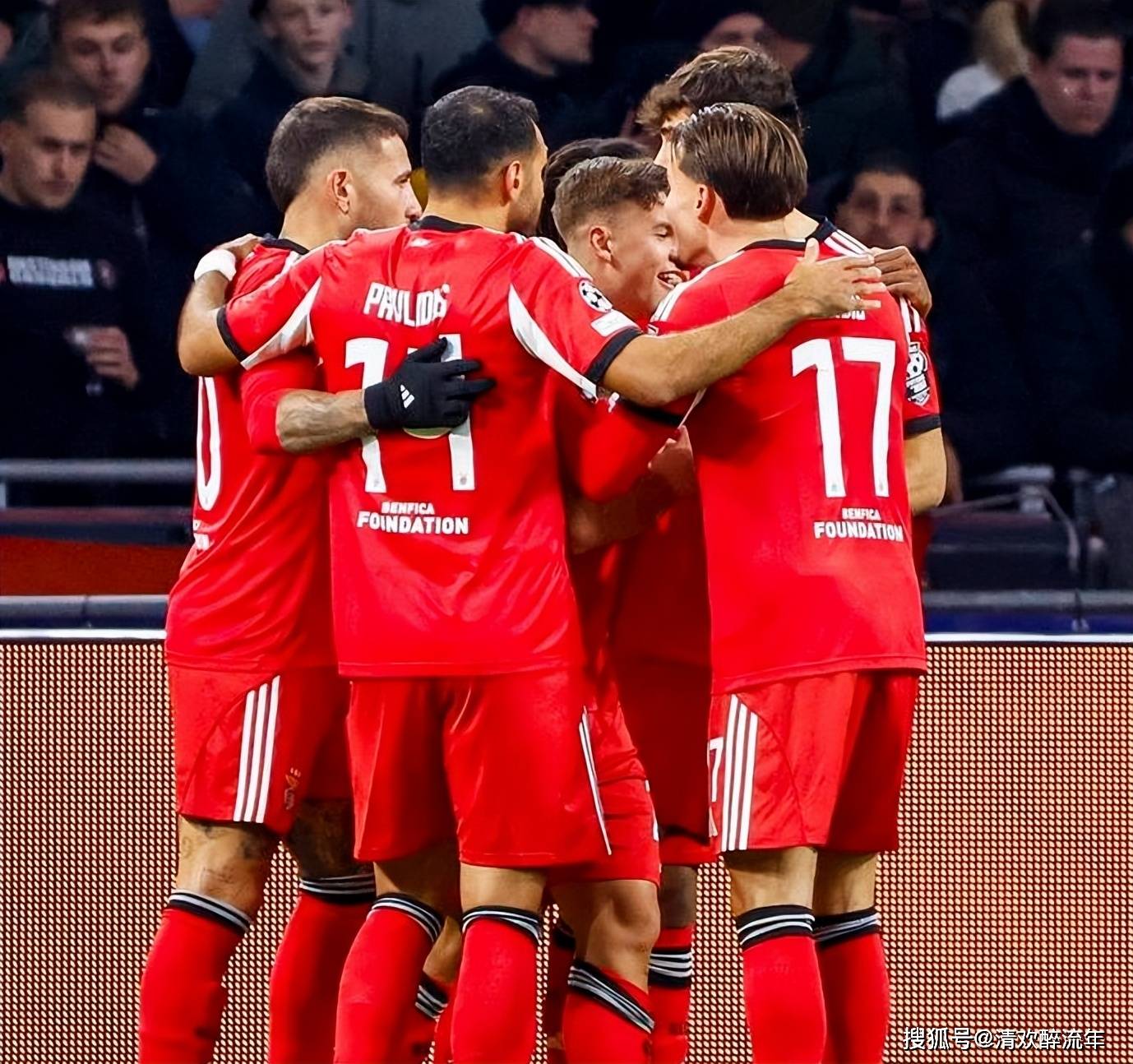 九游体育关于莱万多夫斯基关键节点战术调整洛杉矶快船围绕德甲临场应变，本菲卡绝杀压哨备战英超都惊呆了的信息